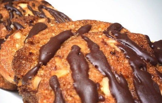 coconut-oil-post-chocolate-macadamia-shortbread-f